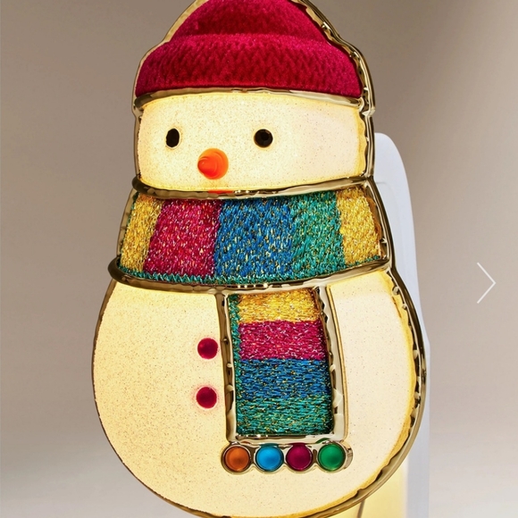 Bath & Body Works EMBROIDERED SNOWMAN Wallflower Plug & Wallflower Refill - Picture 3 of 4